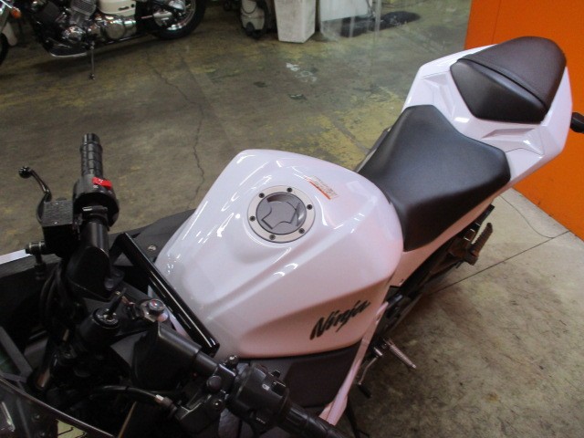 シートもタンクもこの通り状態グッド！！ブレースバーも装備ですから、オプション付け放題！！